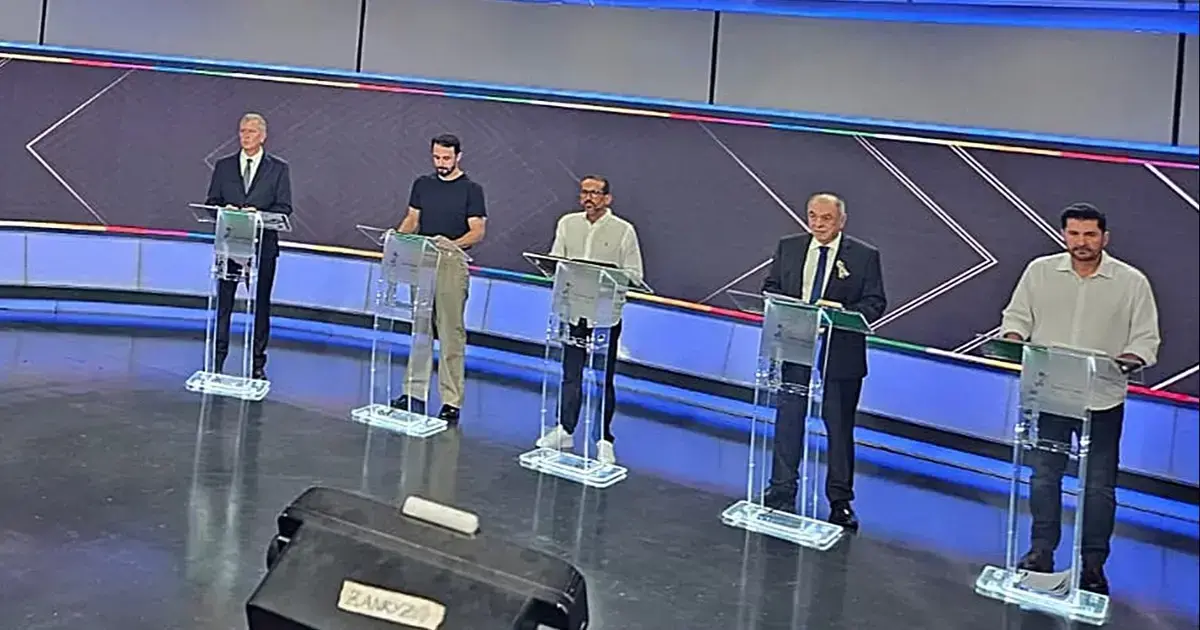 Los cinco candidatos del 'grupo de la muerte' ayer en el plató del TSE.