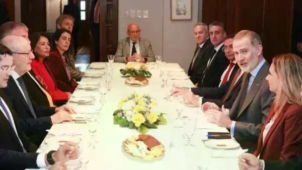El Rey de España encabeza una reunión con empresarios españoles y bolivianos.