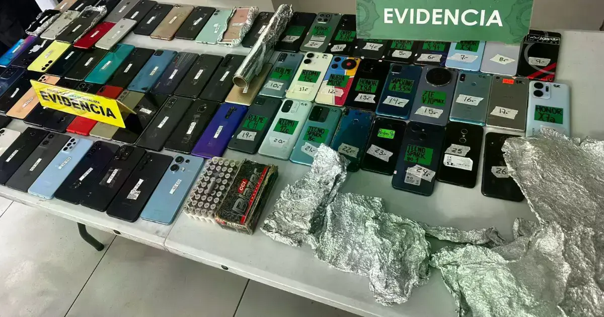 La Policía recuperó celulares de la marca iPhone envueltos en papel de estaño