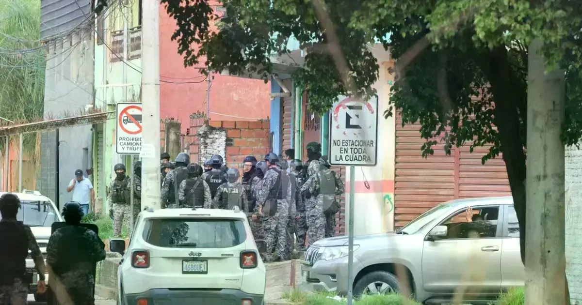 Operativo policial en el barrio Las Palmas