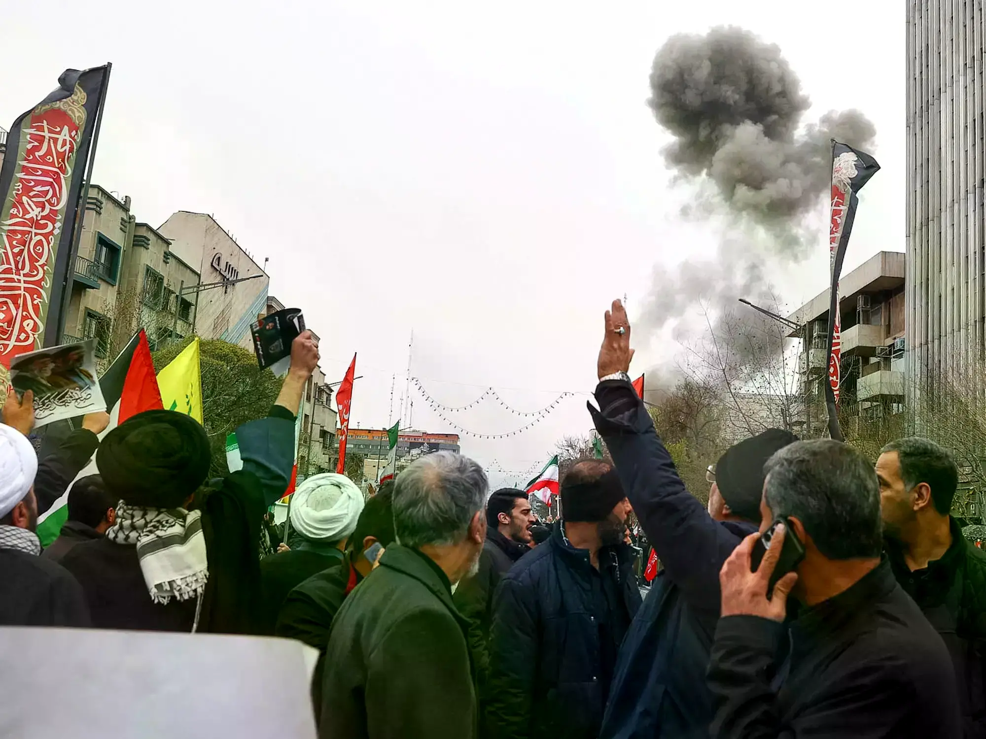 Una fuerte explosión sacudió la plaza Ferdowsi durante la celebración.