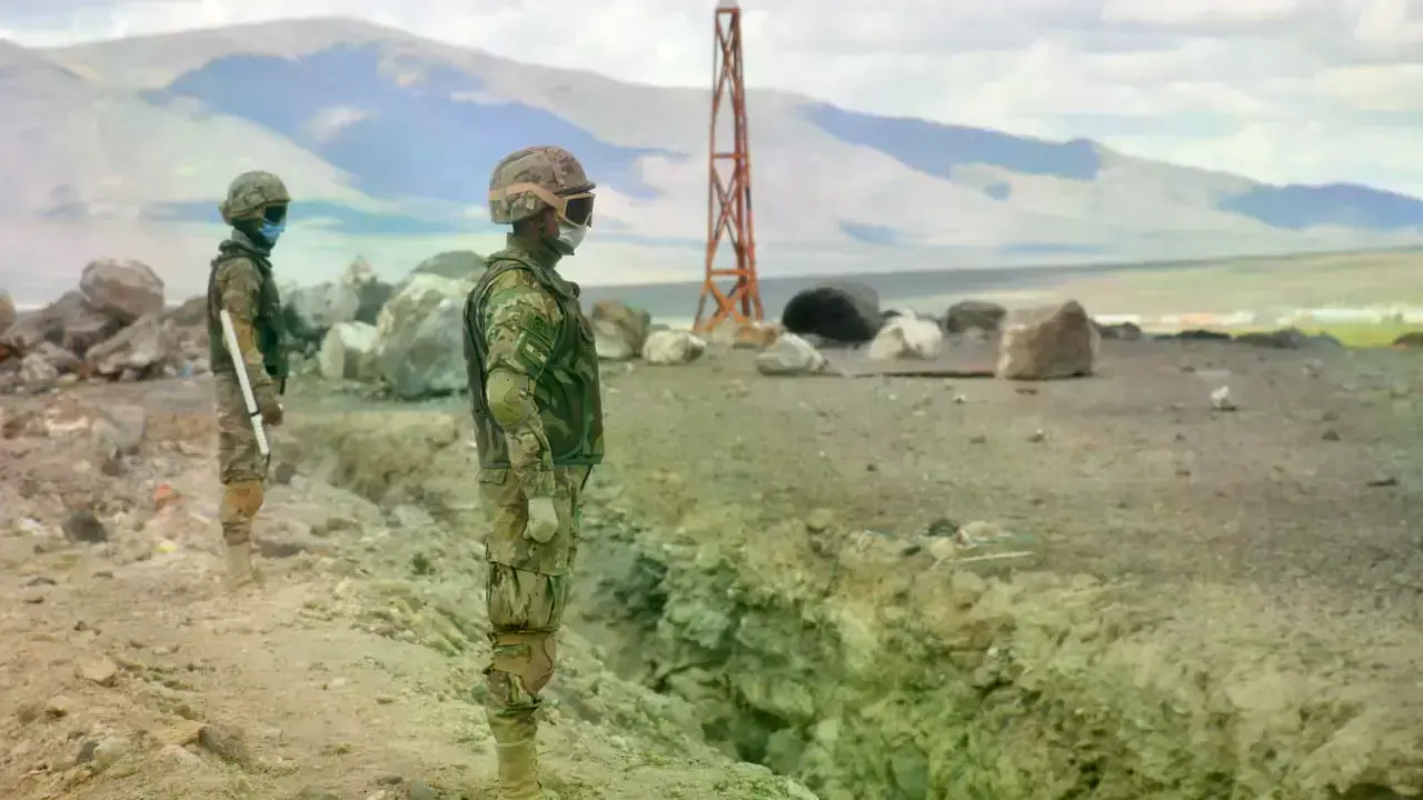 Fuerzas del orden resguardan la frontera con Chile.