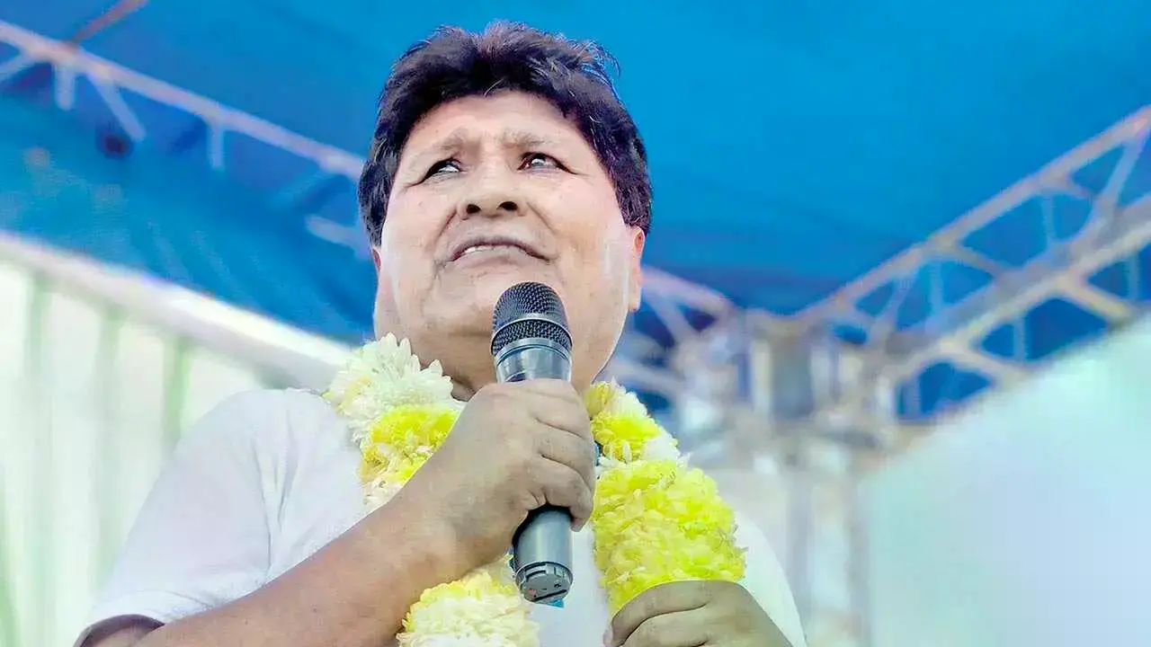 Evo Morales apareció en público tras más de un mes de ausencia.