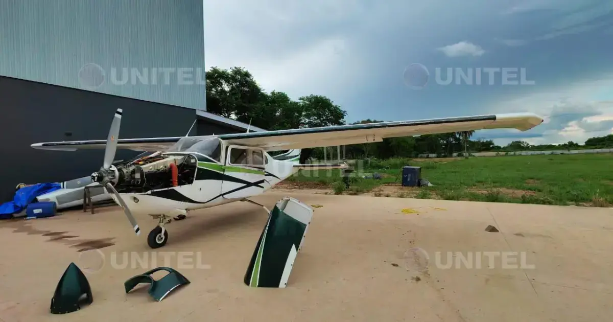 Una de las avionetas encontradas en un hangar durante los allanamientos.