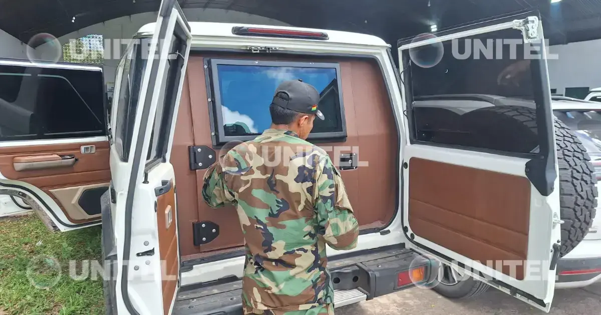 Imagen del interior del vehículo blindado incautado.