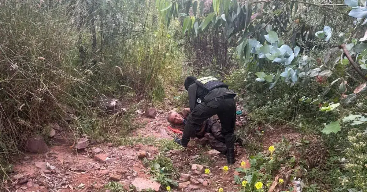 Un efectivo policial halla al hombre reportado como desaparecido.