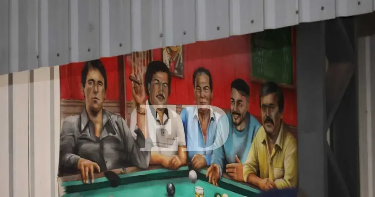 Representación de narcotraficantes notorios, incluido Sebastián Marset, en un cuadro encontrado en un galpón de Urubó.