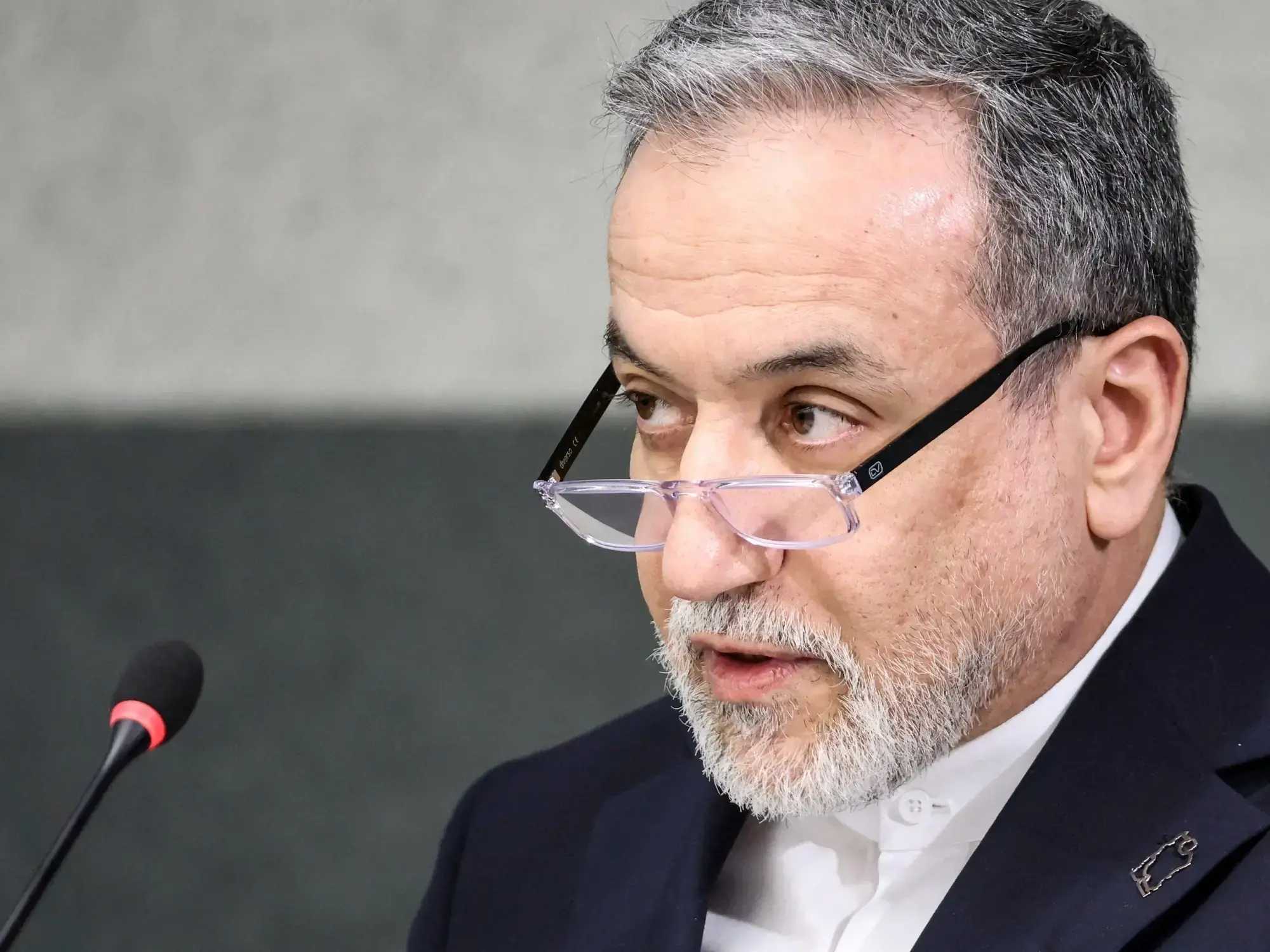 El ministro de Asuntos Exteriores de Irán, Abbas Araghchi, interviene en una sesión de la ONU en Ginebra.