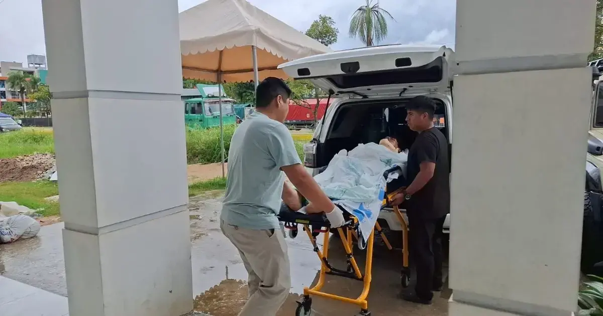 Uno de los heridos es trasladado a un centro médico