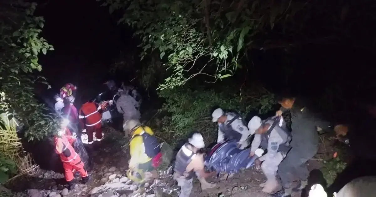 Equipos de Emergencia rescatan a una persona del río Bermejo