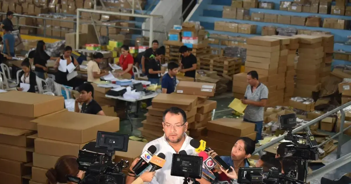 El presidente del TED Santa Cruz, Marco Antonio Monasterio, informó sobre el armado y distribución de maletas electorales