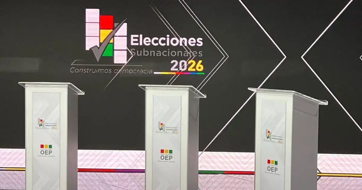 El escenario del debate en el que debatirán los candidatos a la Alcaldía de La Paz.
