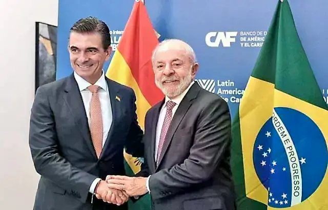 El presidente Rodrigo Paz y su par brasileño, Lula Da Silva, en Panamá.