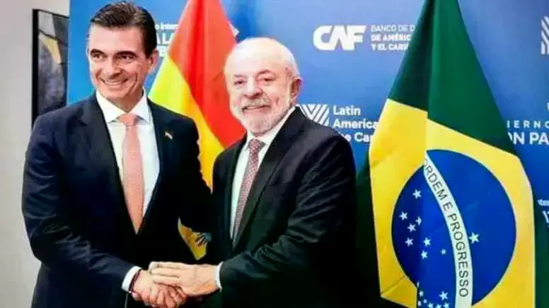 El presidente, Rodrigo Paz, y su homólogo, Luiz Inácio Lula da Silva.