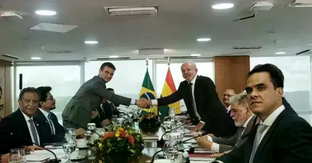 El presidente boliviano Rodrigo Paz fue recibido por su par brasileño Lula da Silva.