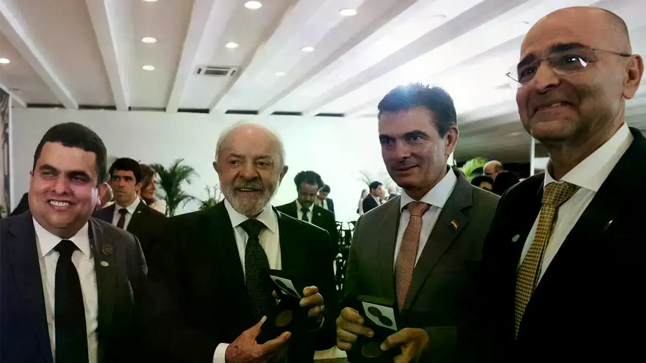 El presidente de Bolivia, Rodrigo Paz, y su homólogo brasileño, Lula da Silva.