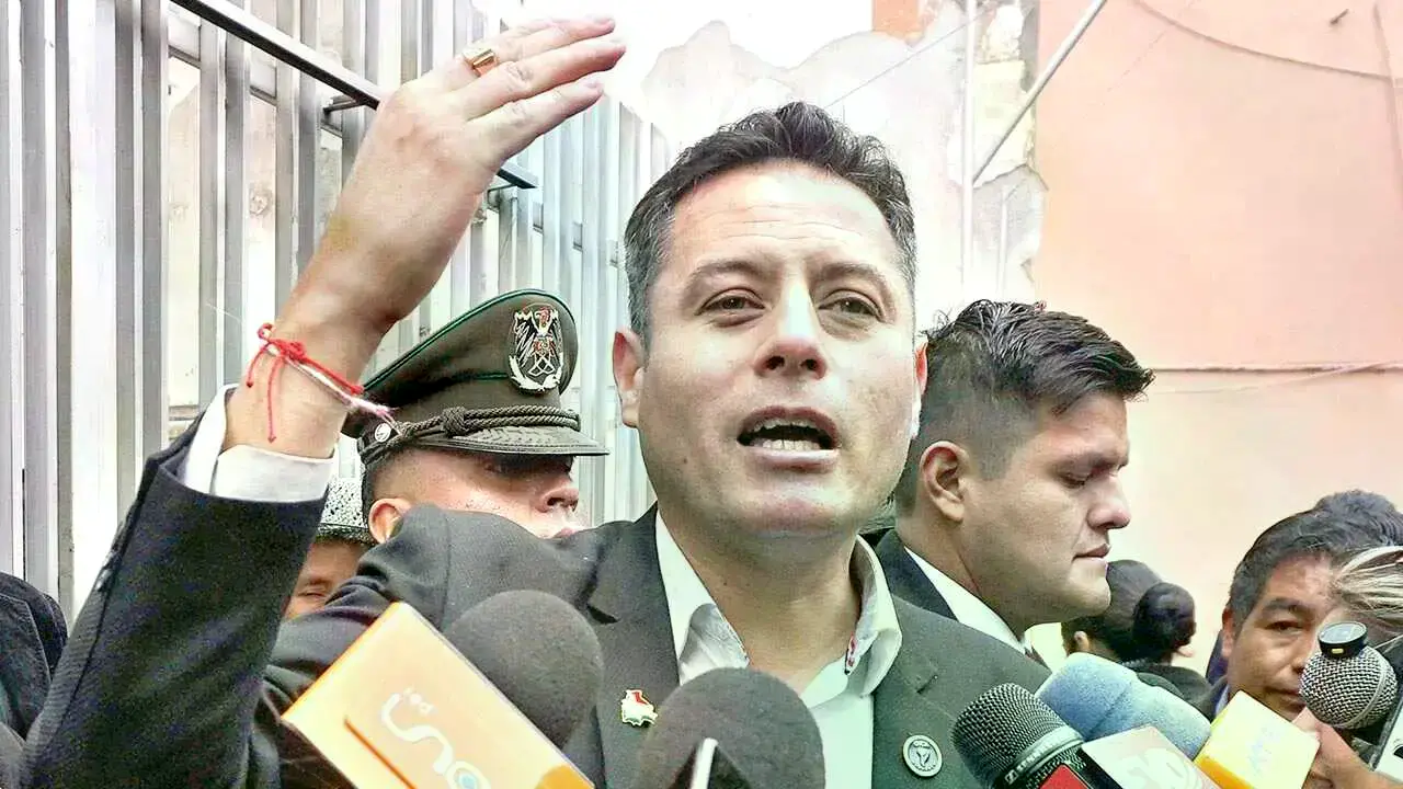 El vicepresidente Edmundo Lara en una conferencia de prensa.