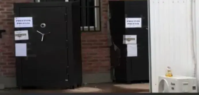 Imagen de las cajas fuertes incautadas en el operativo contra el grupo de Sebastián Marset.