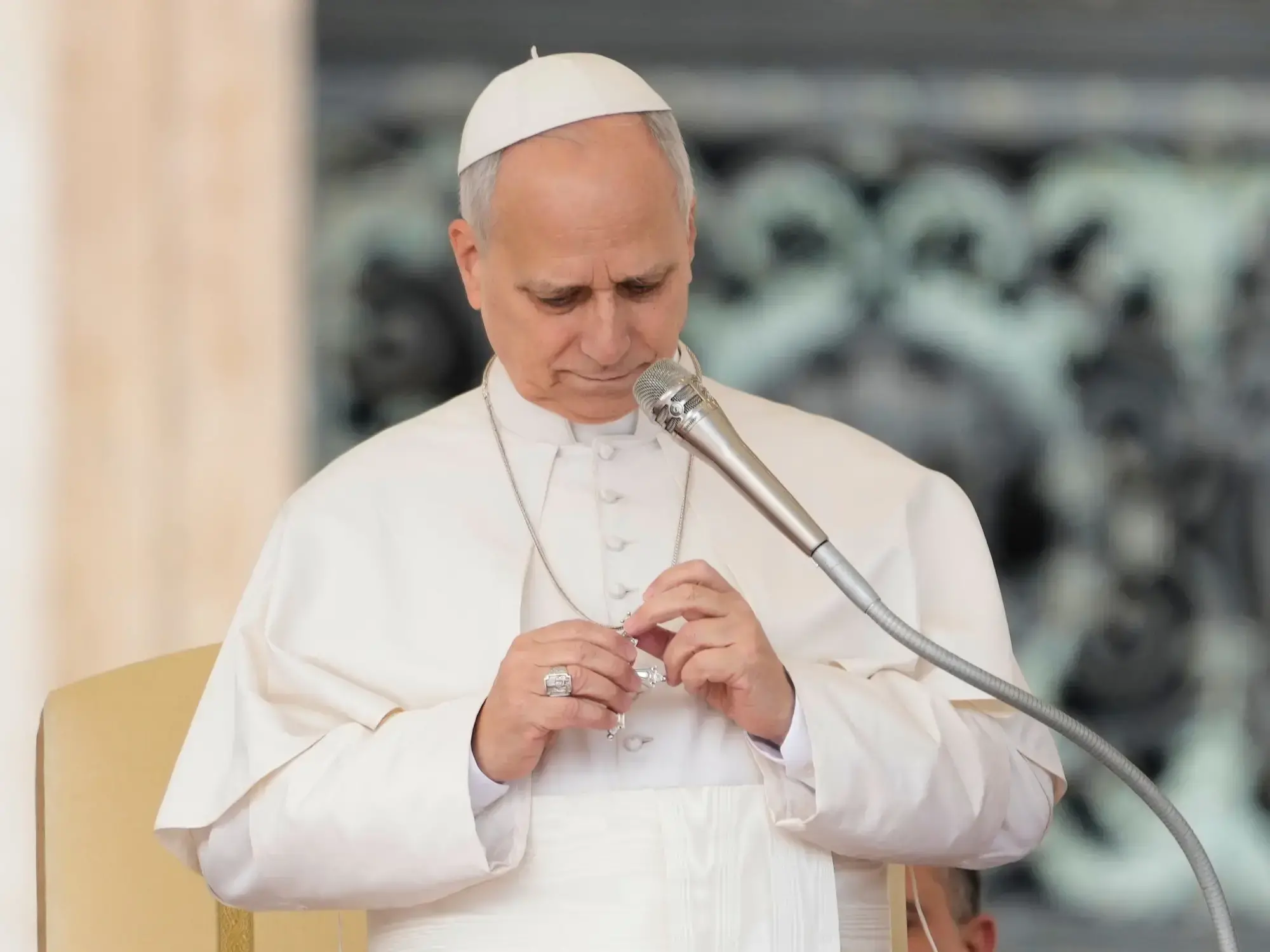 Papa León XIV en la Plaza San Pedro.