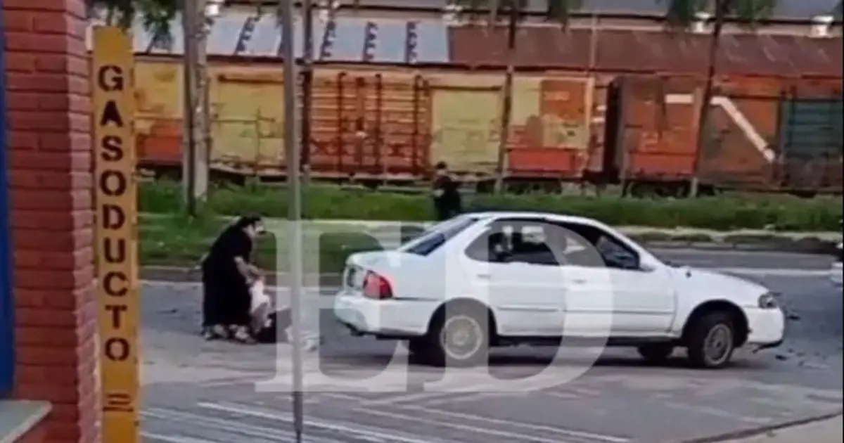 El vehículo que robaron los antisociales para darse a la fuga.