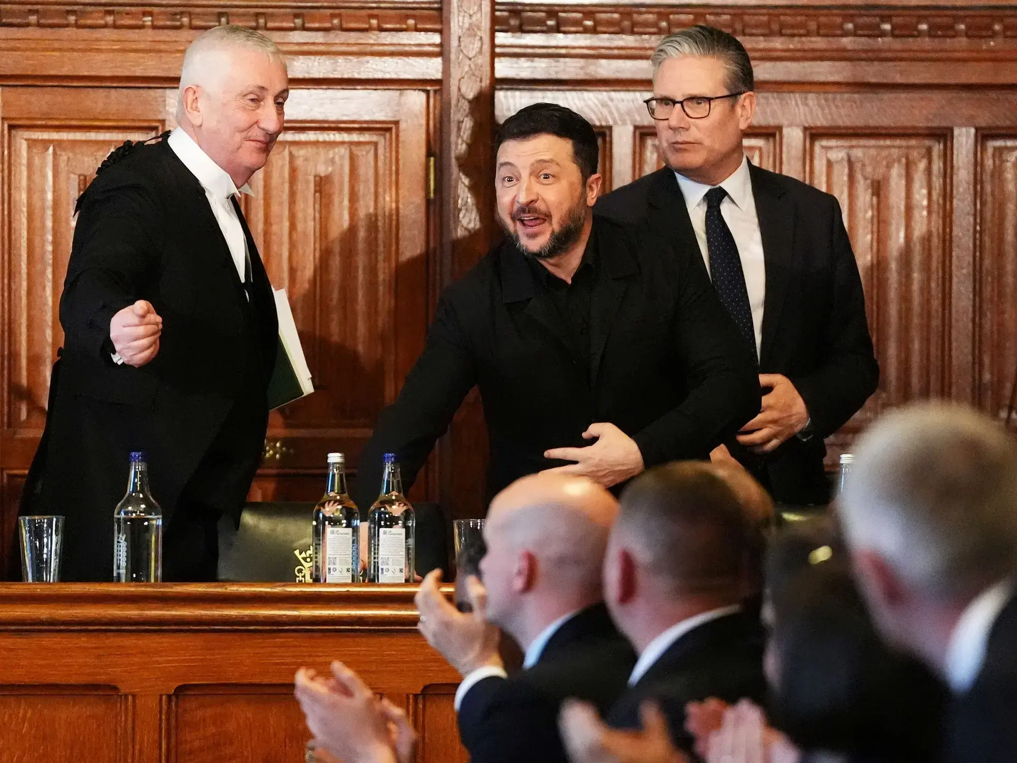 El presidente ucraniano Volodimir Zelenski pronuncia un discurso en la Cámara de los Comunes británica.