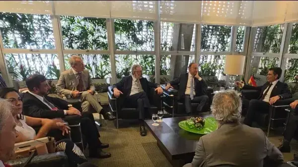 Reunión del presidente de Bolivia, Rodrigo Paz, con empresarios de Brasil en San Pablo.