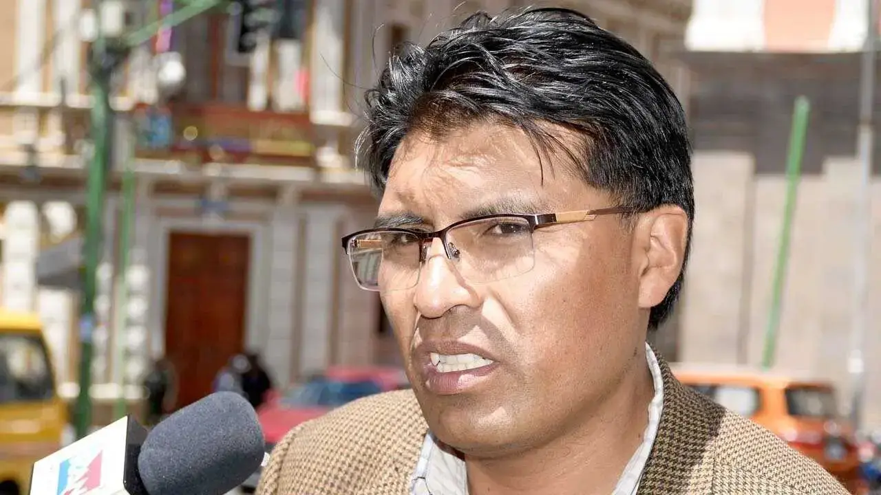 El senador por Alianza Unidad, Nilton Condori.