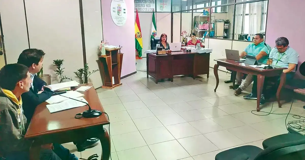 El guardia de seguridad durante la audiencia cautelar frente a la jueza anticorrupción Vivian Balcázar.