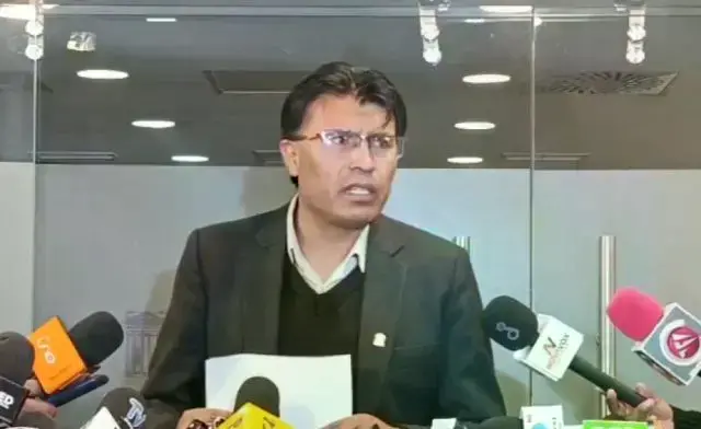 El senador suplente Nilton Condori.