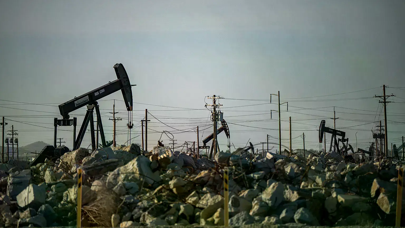 Pozos en el yacimiento petrolífero de San Ardo, California, Estados Unidos, marzo de 2026.