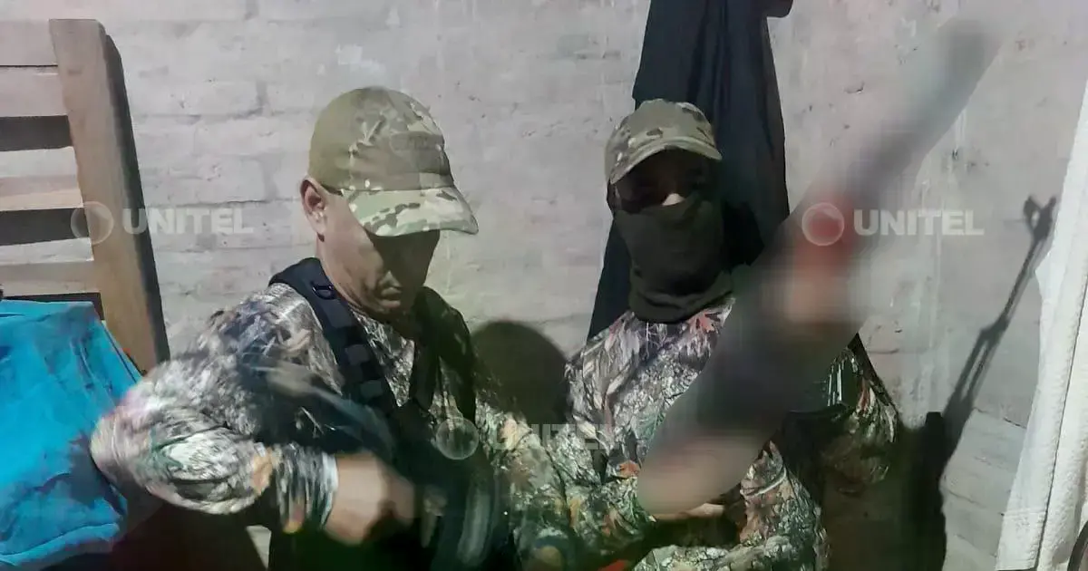 Dos de los siete extranjeros aprehendidos en la operación.