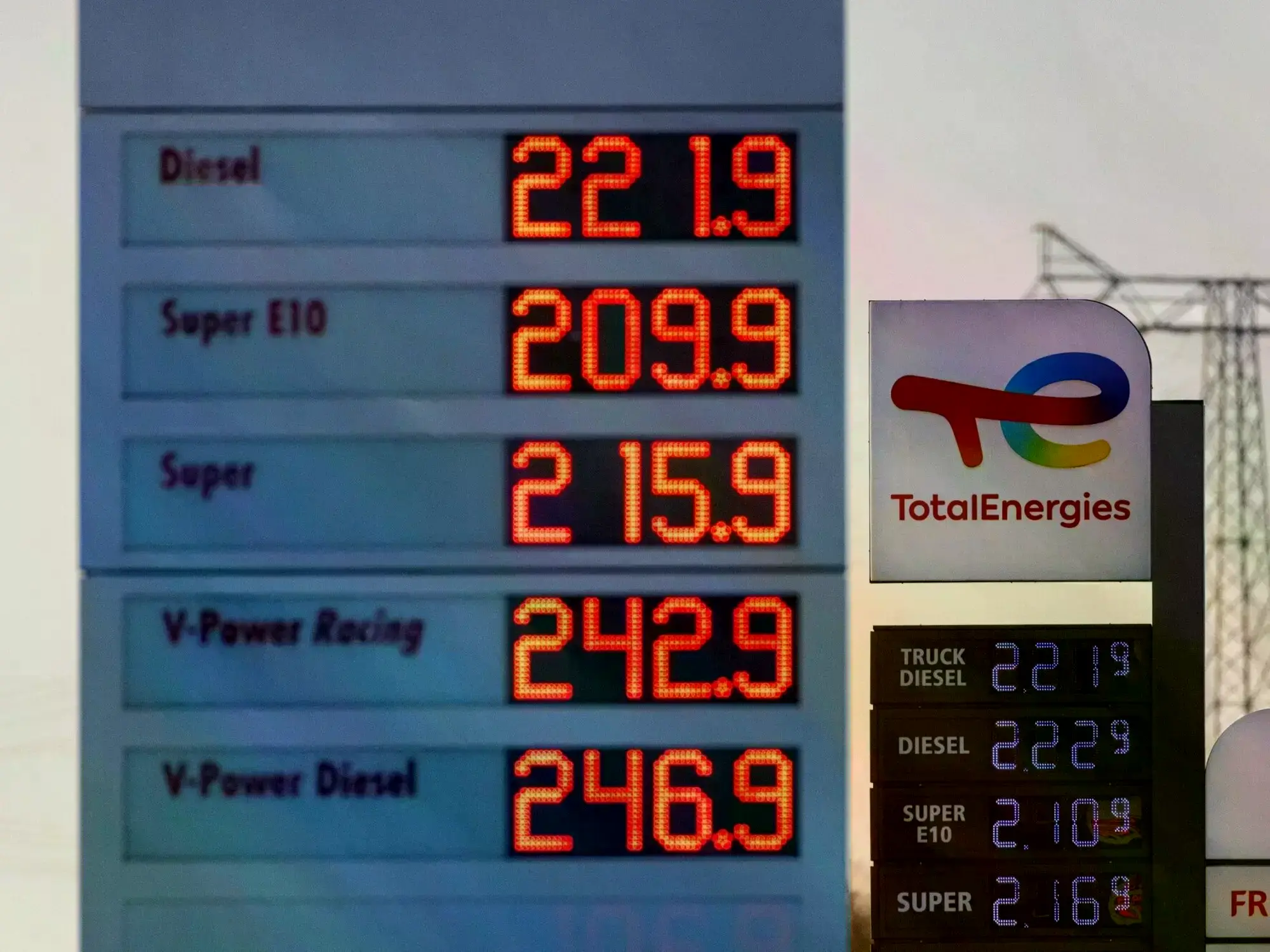 Humo en Qatar tras un ataque iraní.