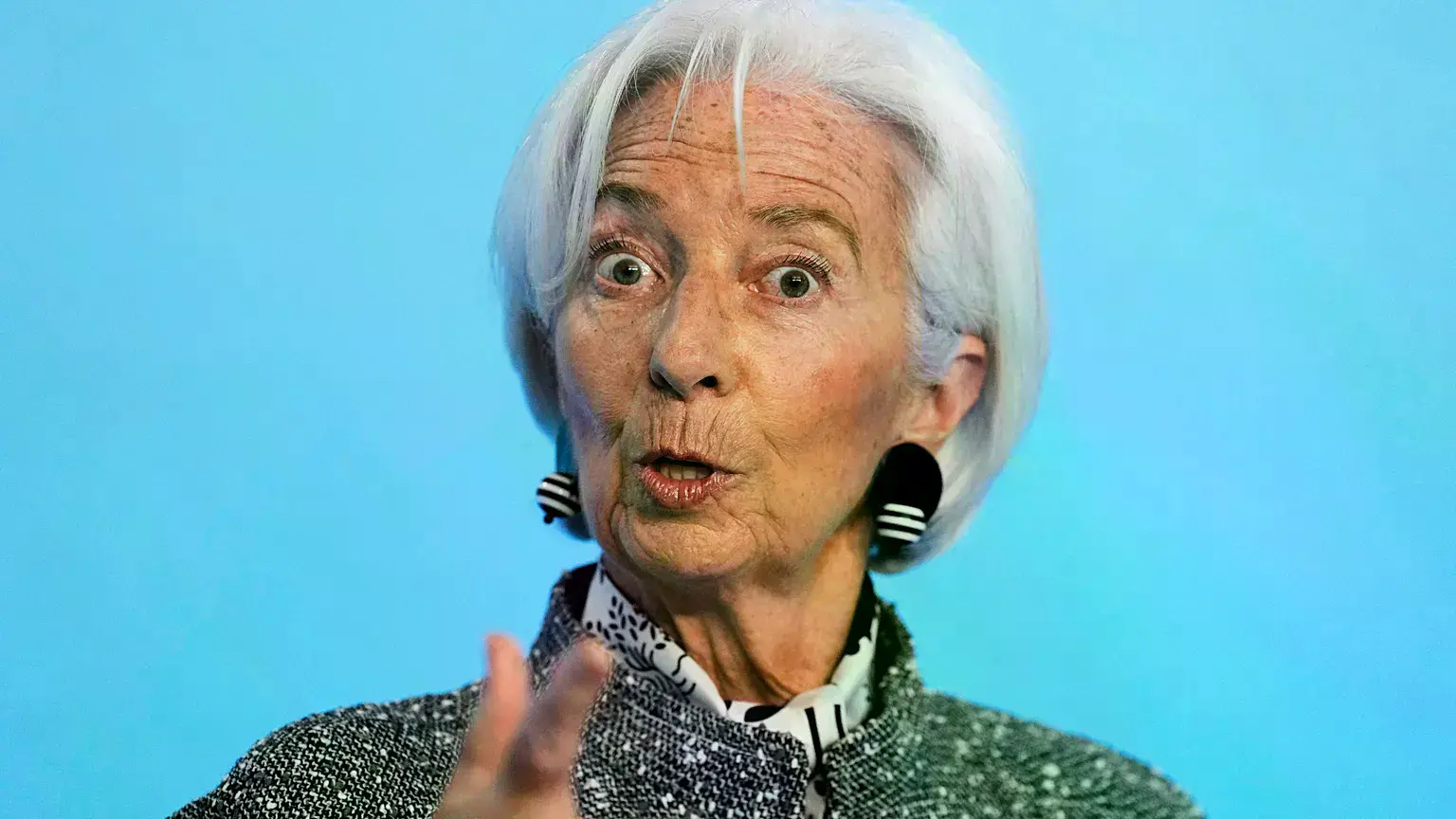 La presidenta del Banco Central Europeo, Christine Lagarde, comparece ante la prensa en Fráncfort.