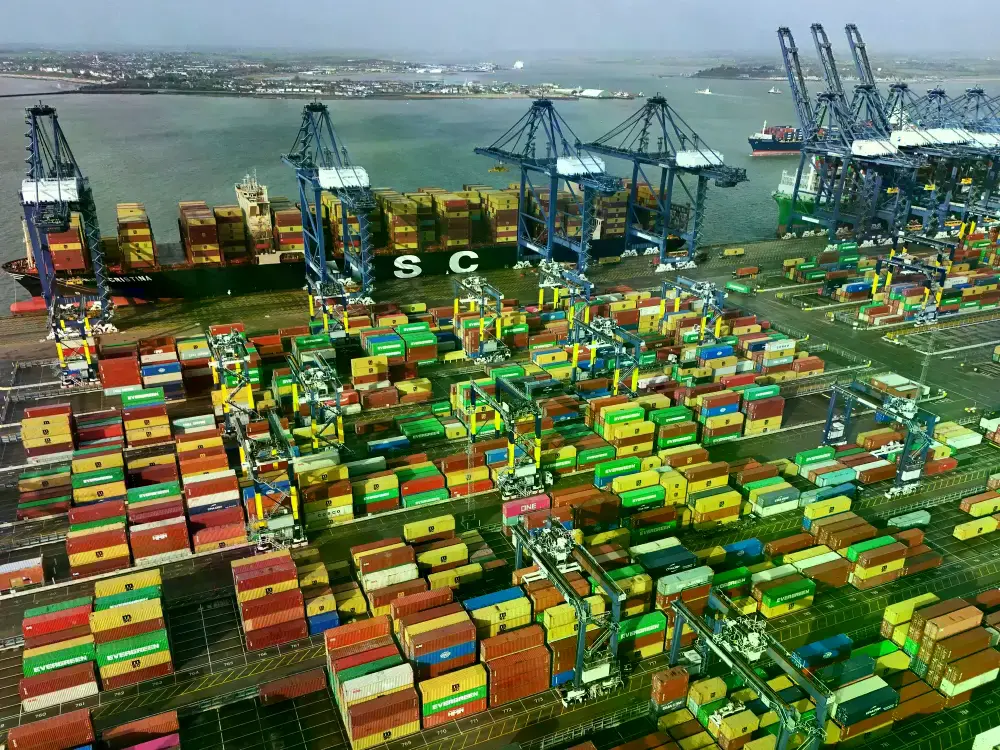 Buques portacontenedores en el puerto de Felixstowe, Reino Unido.