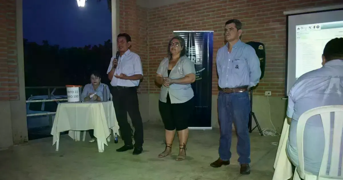 Responsables de CRE entregaron los bonos a los beneficiarios