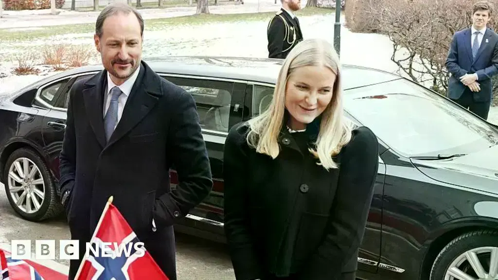 La princesa heredera Mette-Marit con el príncipe heredero Haakon.