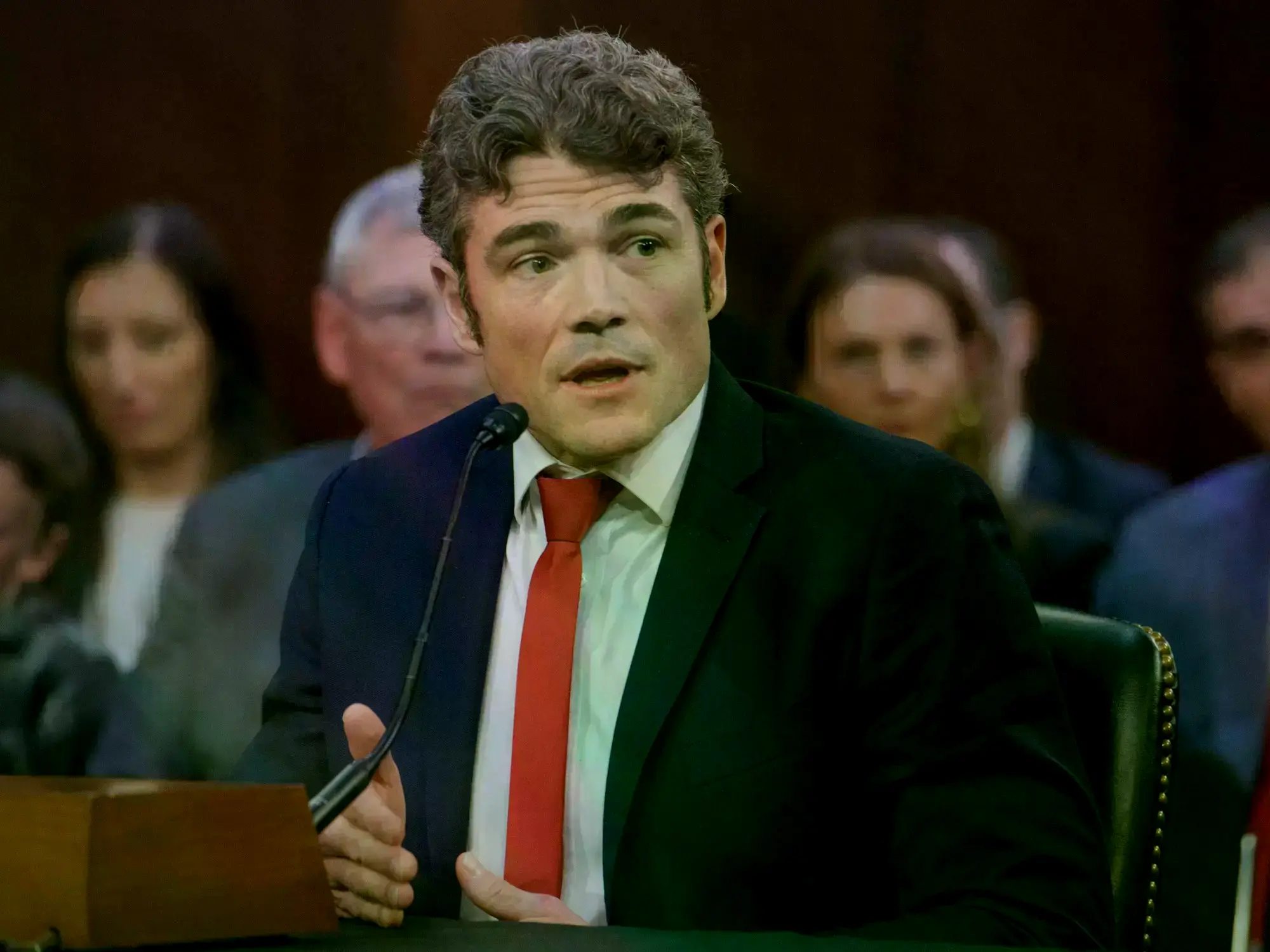 Joe Kent dejó su cargo como asesor en antiterrorismo de Trump con fuertes críticas a la guerra en Irán.