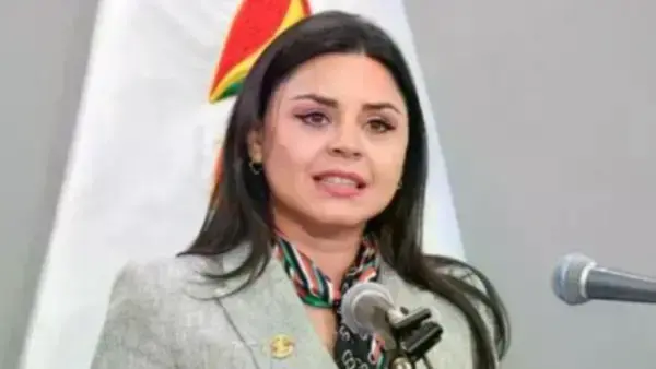 La renunciante vocera presidencial, Carla Faval.