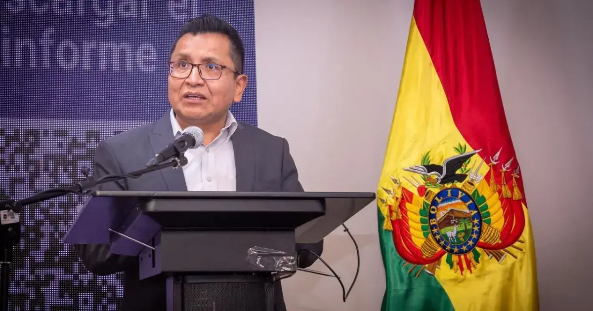 El Defensor del Pueblo, Pedro Callisaya, en conferencia de prensa.