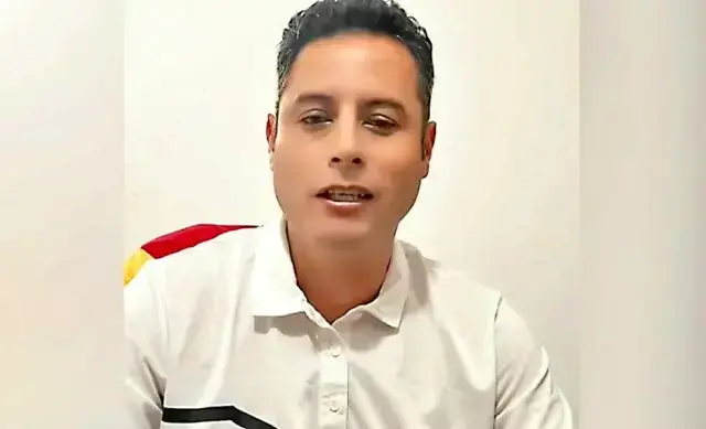 Edmand Lara, en una de sus transmisiones en TikTok.