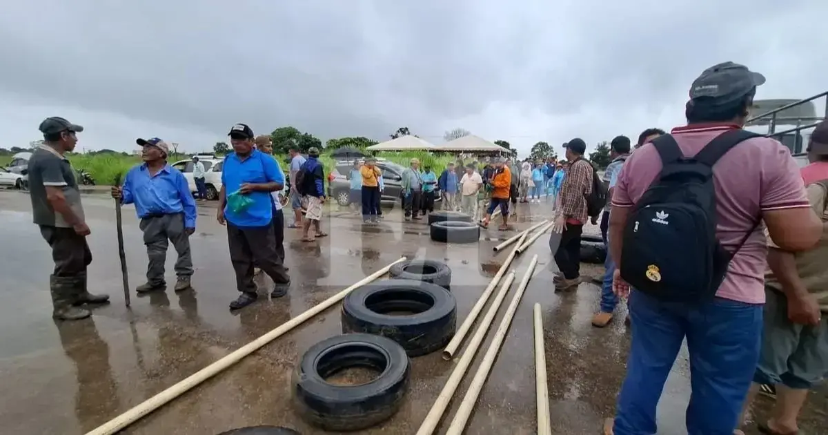 Productores del Norte Integrado bloquearon la carretera Santa Cruz-Cochabamba