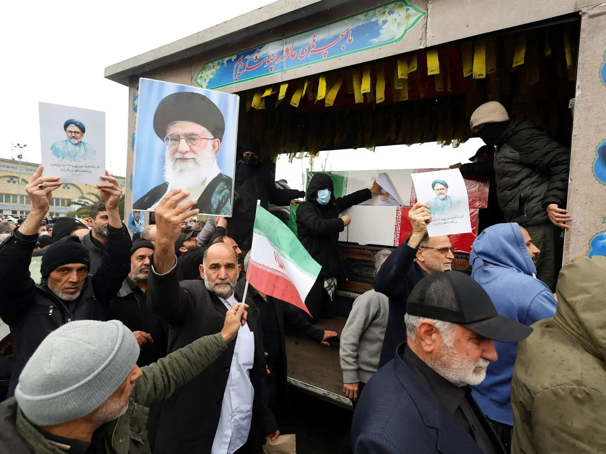 Multitudinario funeral del zar de inteligenia iraní Esmail Khatib en Teherán.