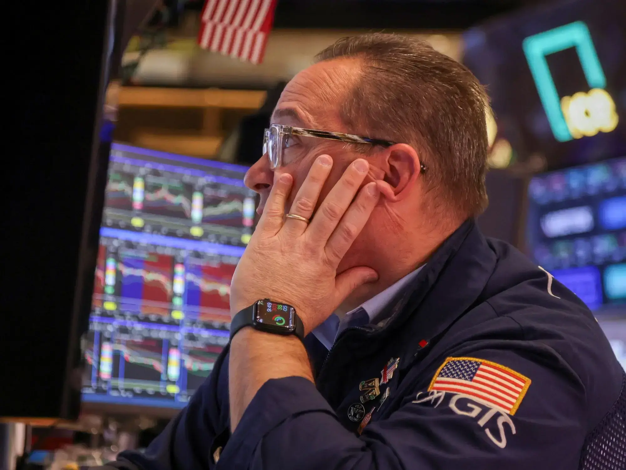 Un operador en la Bolsa de Nueva York.