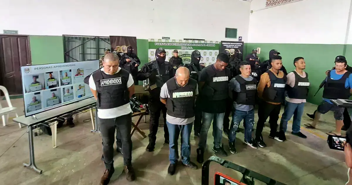 Los sujetos que fueron presentados este viernes por la Policía Boliviana