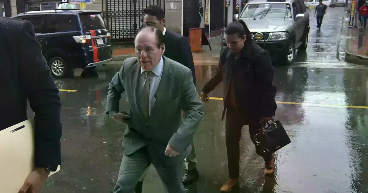 El presidente del BCB, David Espinoza, se presentó a la Fiscalía para prestar su declaración informativa.