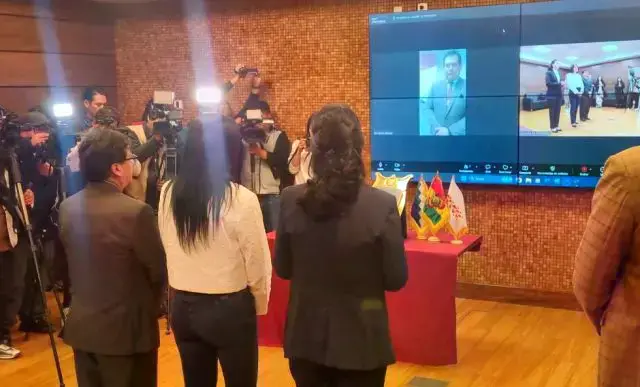 El inusual acto de posesión en la Asamblea Legislativa.