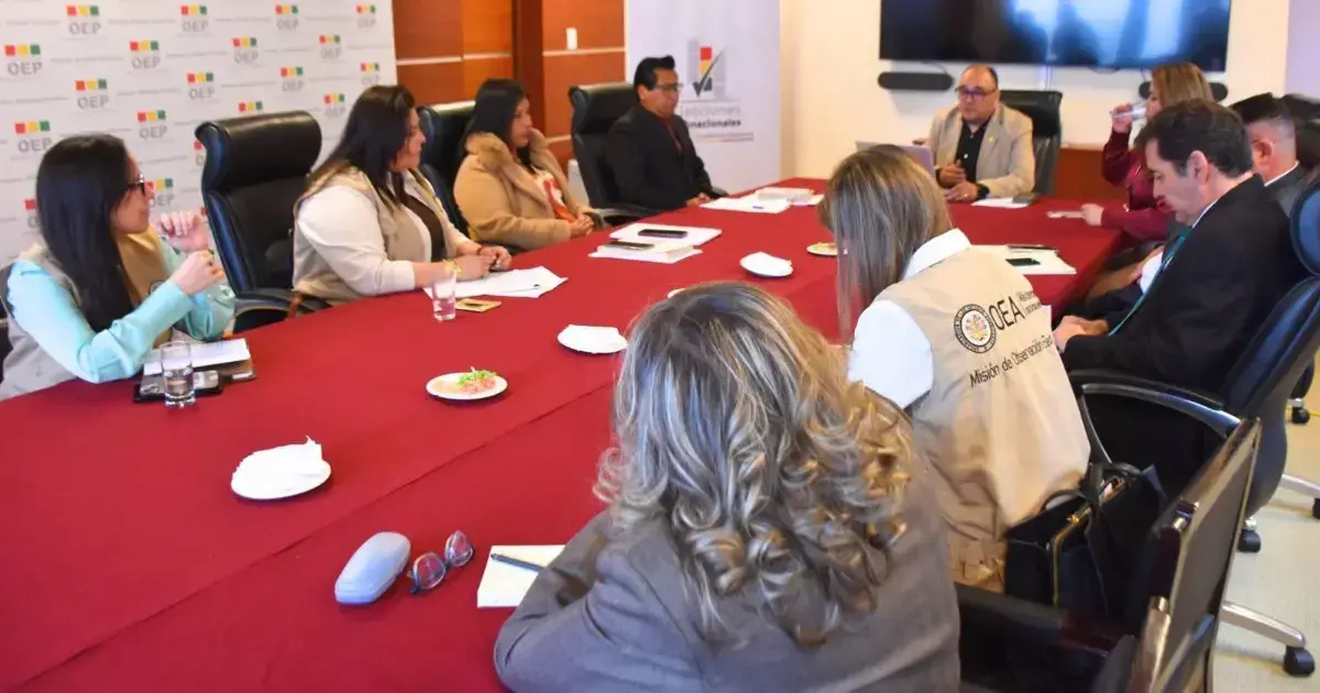 Encuentro de autoridades electorales en el TSE