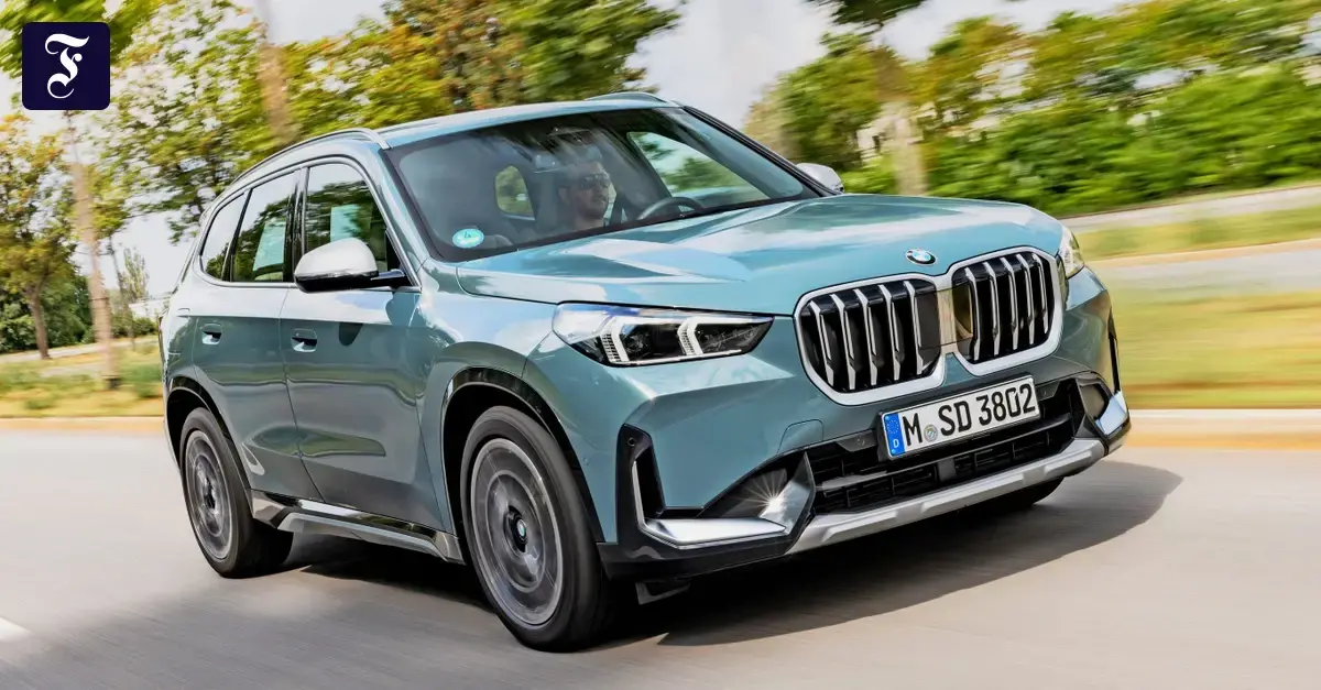 BMW X1 con diferentes opciones de motorización: gasolina, diésel o eléctrico.
