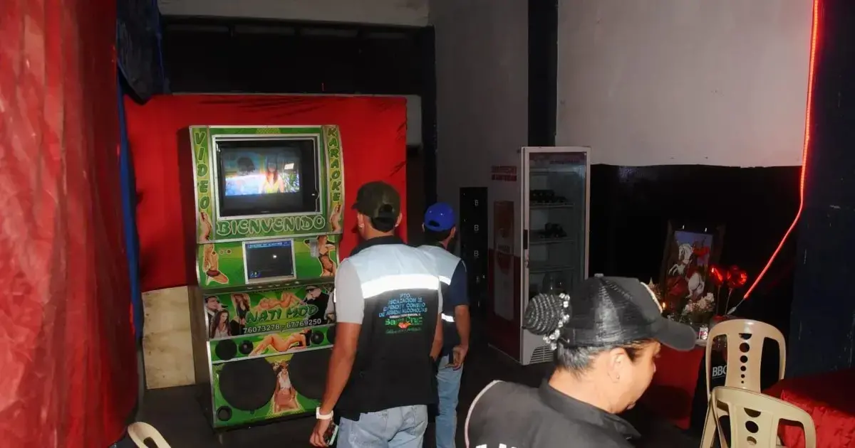 Los locales de expendio de bebidas fueron clausurados durante el operativo.