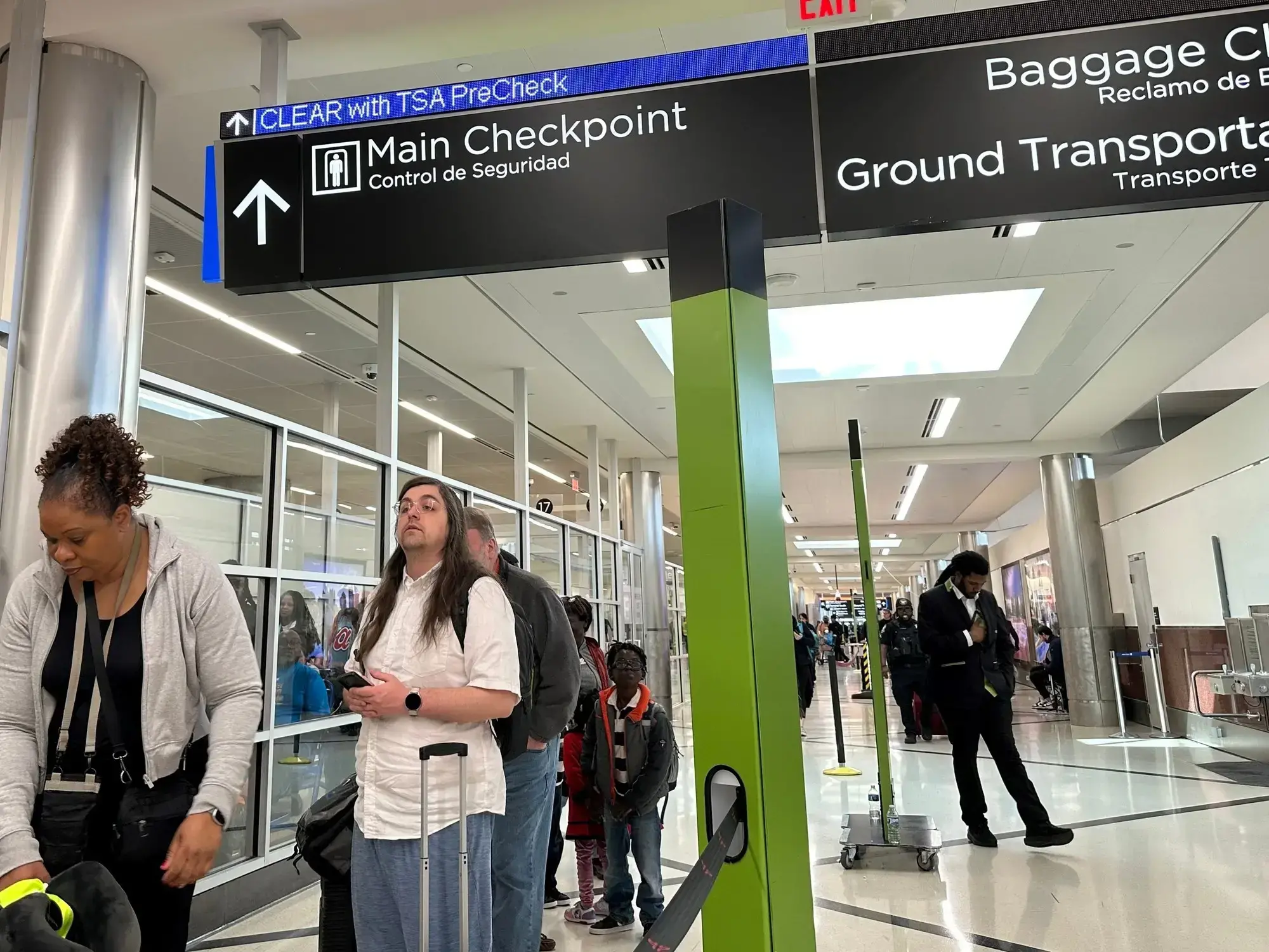 Pasajeros en un control del aeropuerto de Atlanta, en Estados Unidos.